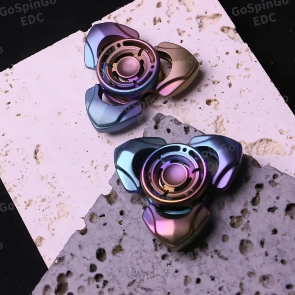 安定した EDC ミニフィジェットスピナー 大人向けフィジェットトイ ジルコニウム製三枚刃フィジェットスピナー ストレス解消玩具