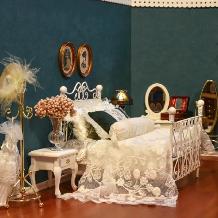

Victorian Dollhouse Furniture on 1:12 Scale Dollhouse Bed Set 5pcs