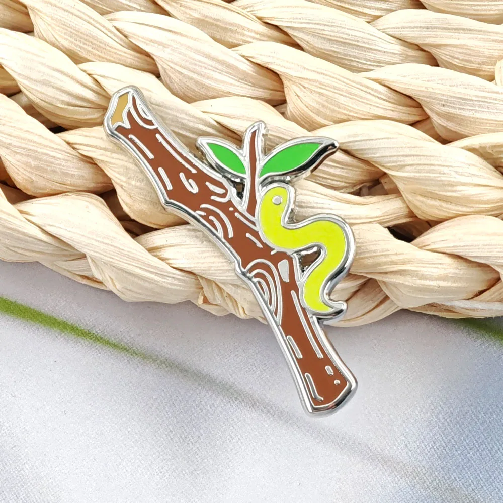 Niedliche Raupen-Emaille-Pin, Baumzweig, grünes Blatt, Brosche, lustiges Cartoon-Insekten-Revers-Abzeichen, Natur-Tier-Schmuck, Geschenk für einen Freund – Detail 11