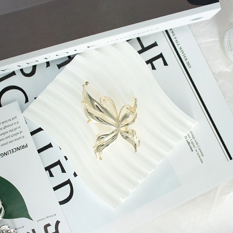 Grands griffes de cheveux papillon creuses pour femmes, noir argenté, Style métal Cool, Clips de requin à la mode, accessoires pour cheveux, humaлки 