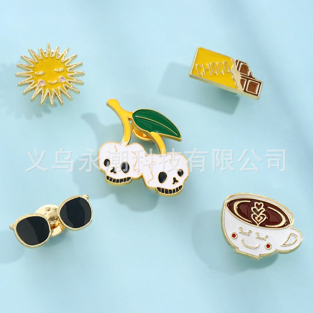 دبابيس الكلاب الكرتونية الإبداعية، والإكسسوارات المتخصصة، وأنماط مختلفة من الحقائب الشخصية والملابس والإكسسوارات