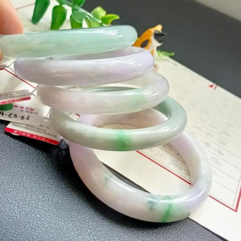, waxy violet jade with floral patterns, distinctive jadeite bracelet