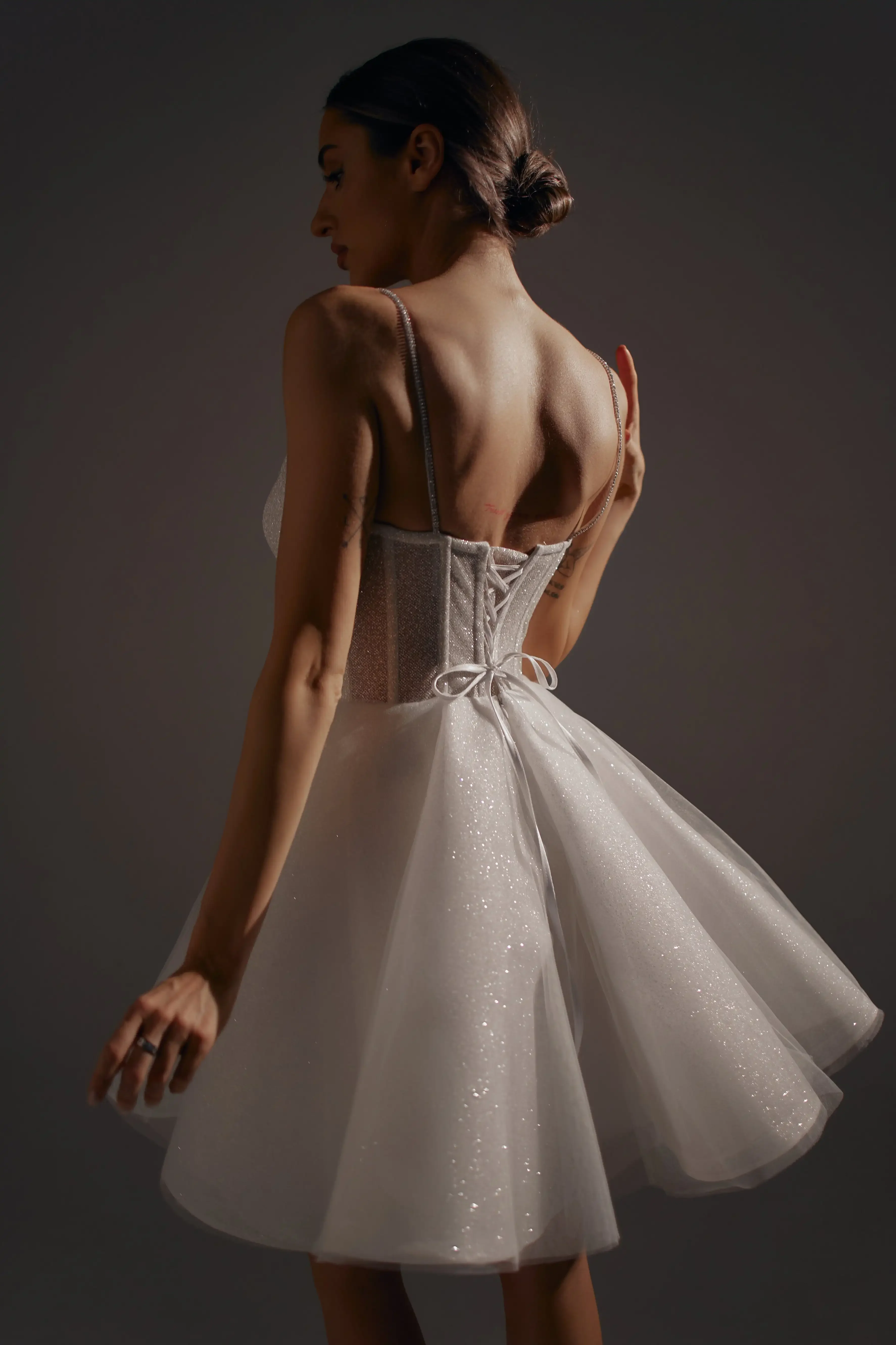 Lakshmigown Glitzerndes A-Linien-Mini-Hochzeitskleid 2027 Perlen Tüll Kurze Boho-Hochzeitskleider V-Ausschnitt Maßanfertigung – Detail 6