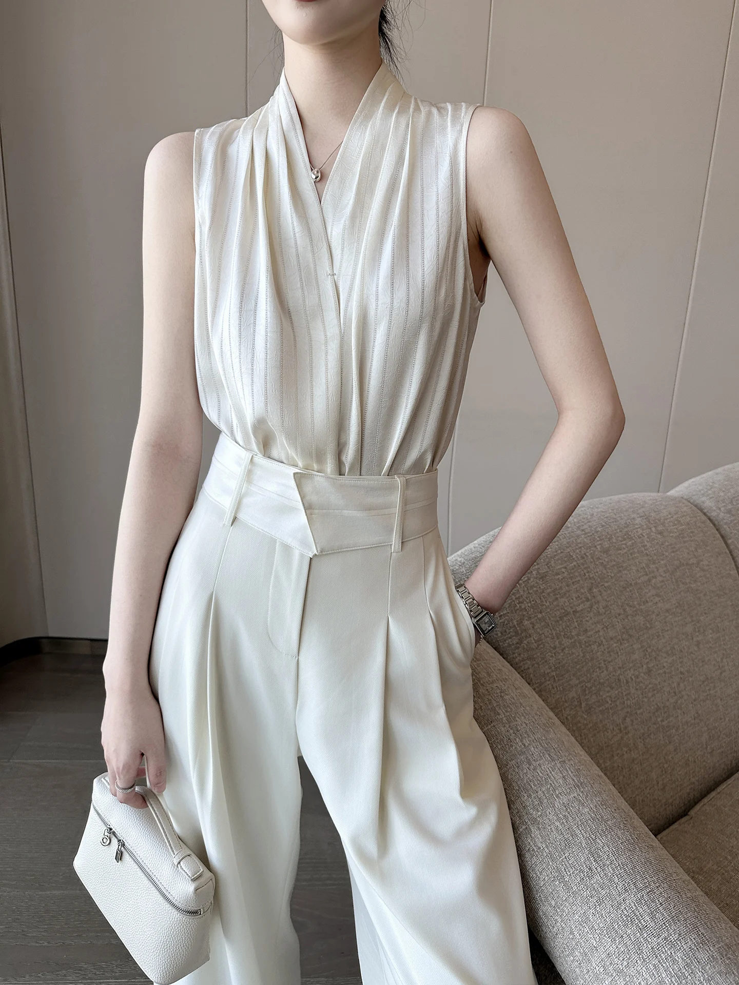 

Белый шифоновый топ без рукавов с V-образным вырезом, женский, летний 2026, с полосками, элегантная укороченная блузка-жилетка с юбкой прямого кроя, для повседневной носки