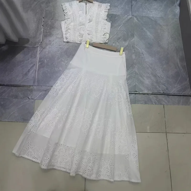 أنيقة الدانتيل والتطريز تنورة مجموعة امرأة 2025 أنيق جودة عالية الأبيض الجوف خارج Ruched أعلى عالية الخصر تنورة طويلة 2 قطعة مجموعة