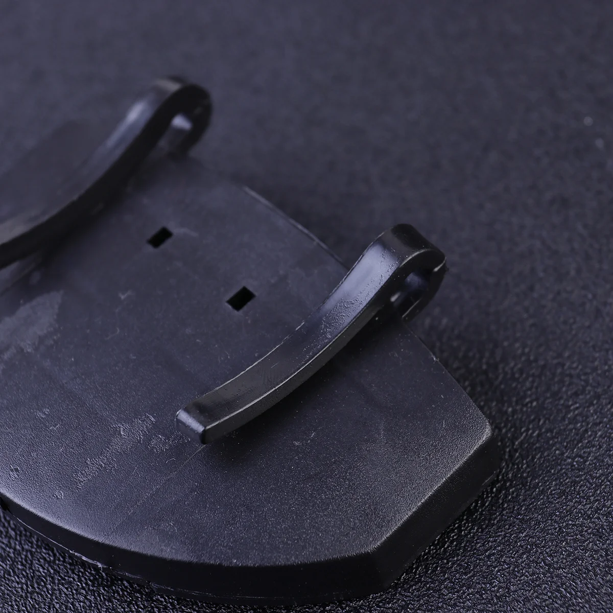 2 قطعة مشبك LED على القبعة الخفيفة للتخييم والمشي لمسافات طويلة والسفر وصيد الأسماك بطاريتين متضمنة عمر 100000 ساعة