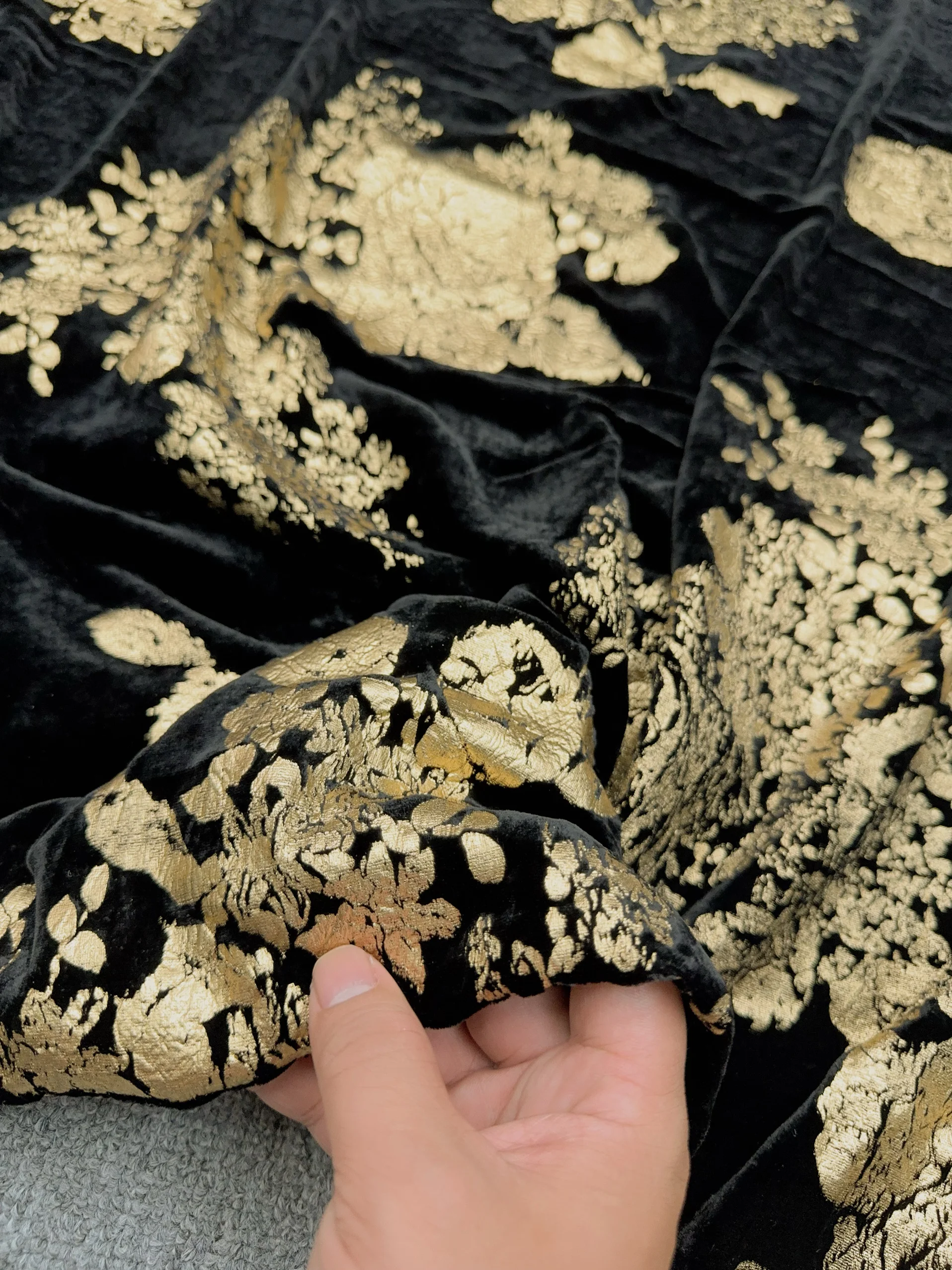 

Черное золото, осенне-зимний новый черный бронзовый комплект из шелковой бархатной ткани, платье Cheongsam, шелковая бархатная ткань