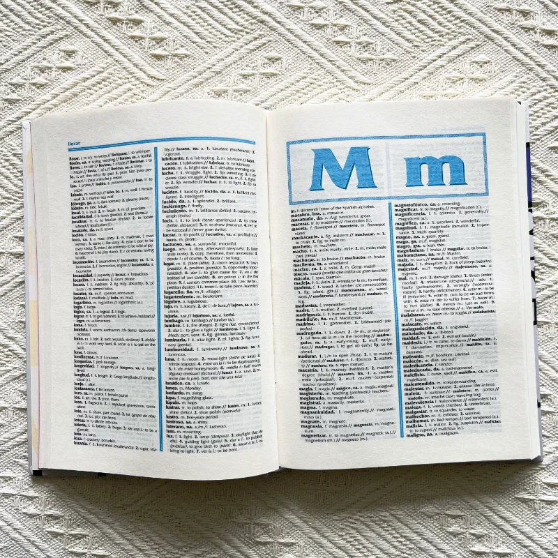 English-Spanish Bilingual Dictionary, Student and Family Reference Book, Spanish-English Translation Tool for Learning/daily