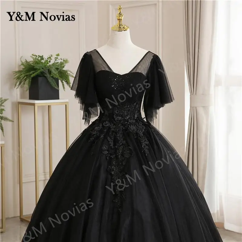 Y & m novias neue Quince anera Kleider elegante V-Ausschnitt Party Abschluss ball mit Ärmel schwarz Quince anera Kleid Vestido Spitze Blumen druck geraffte