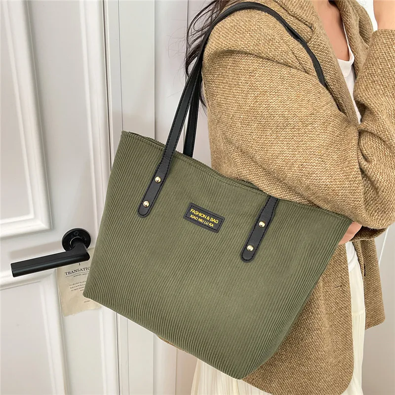 

2026 New Korean Style Corduroy Tote Bag Women's Large Capacity Commuter Single Shoulder Bag Fashionable Versatile Handbag