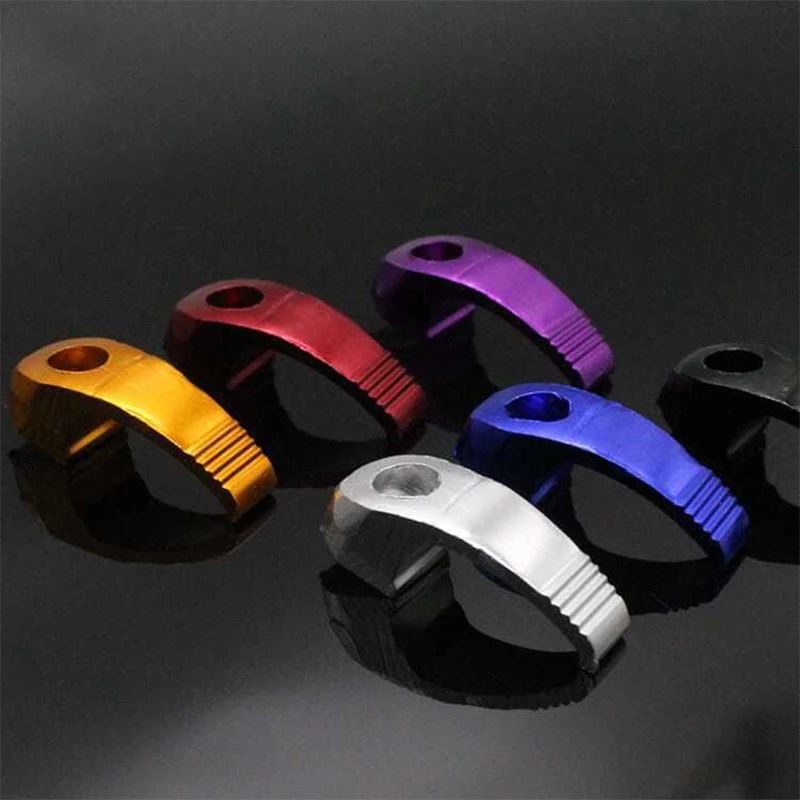 Nuevo gancho universal para motocicletas, hecho de aleación de aluminio, para colgar el casco, con un solo orificio, ideal para motocicletas de cross, scooters eléctricos y motocicletas en general.