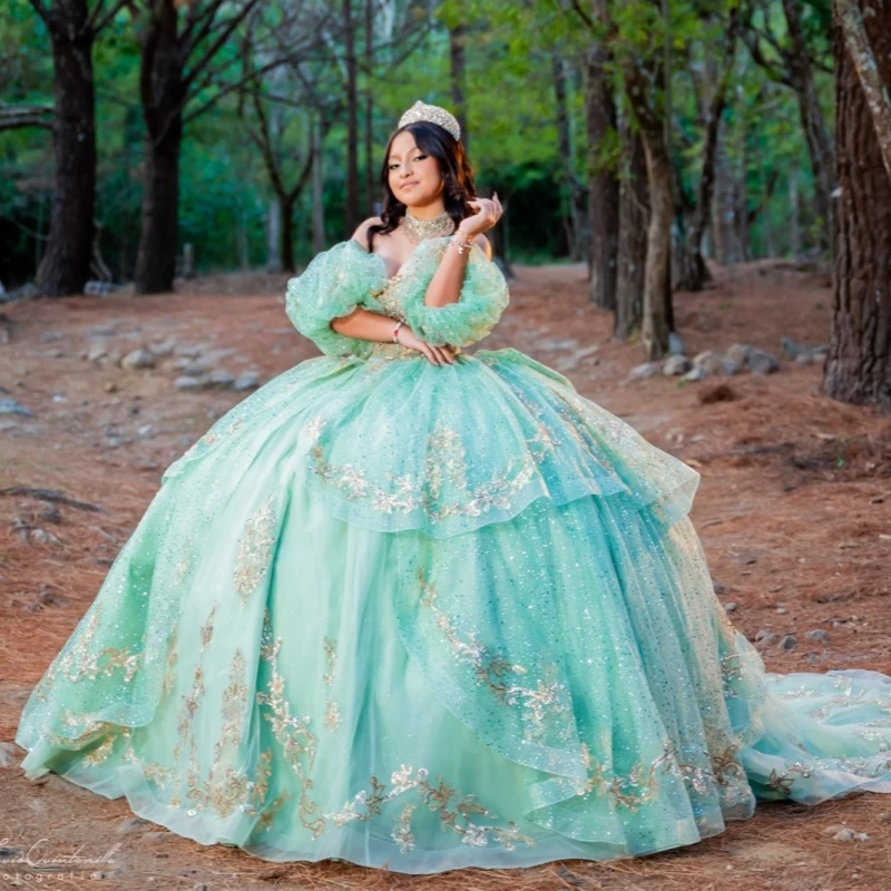 

Green Shiny Ball Gown Quinceanera Dresses Gold Applique Lace Beading Crystal Bow Tull Corset Off Shoulder Sweet 16 Dress vestido
