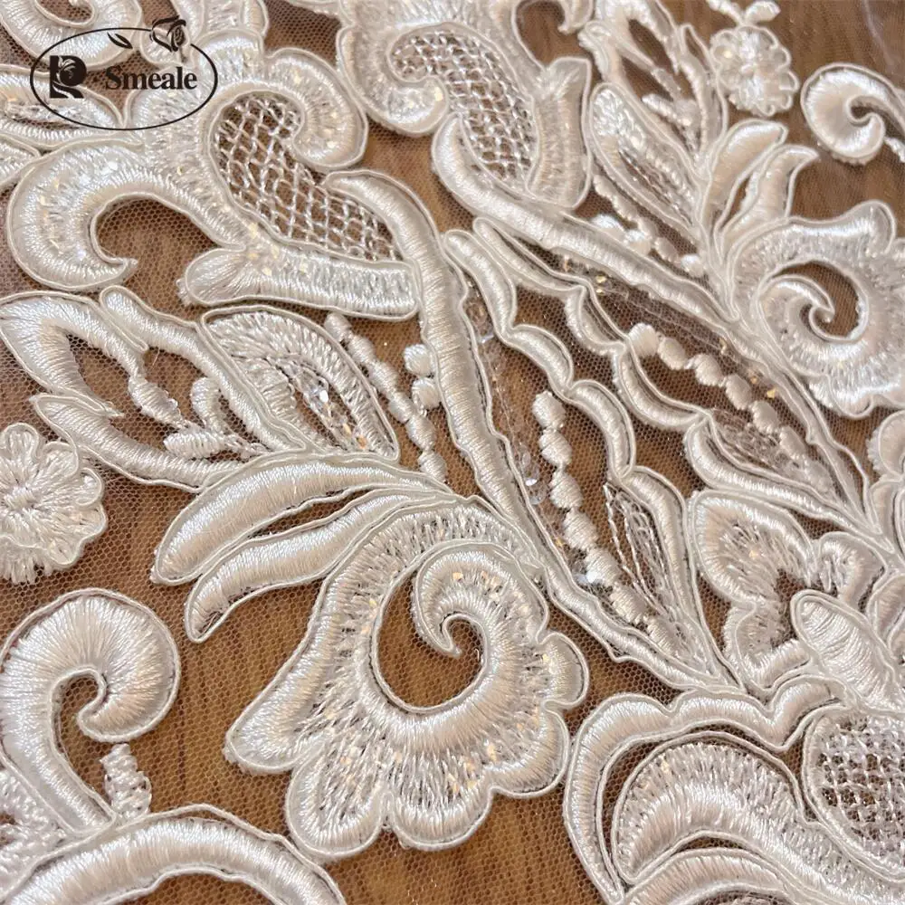 Mit Pailletten bestickter Spitzenstoff, Hochzeitskleid-DIY-Zubehör, weiße Blumen, RS4043 – Detail 4