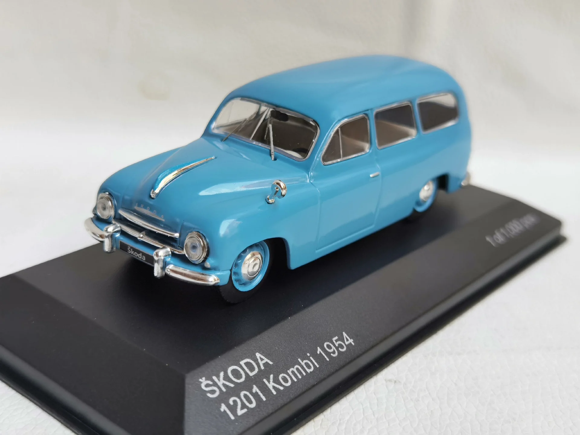 

Diecast WHITEBOX 1/43 Scale SKODA 1201 Kombi 1954 Skoda Alloy Car Model Collectible Toy Gift Souvenir Display Ornament