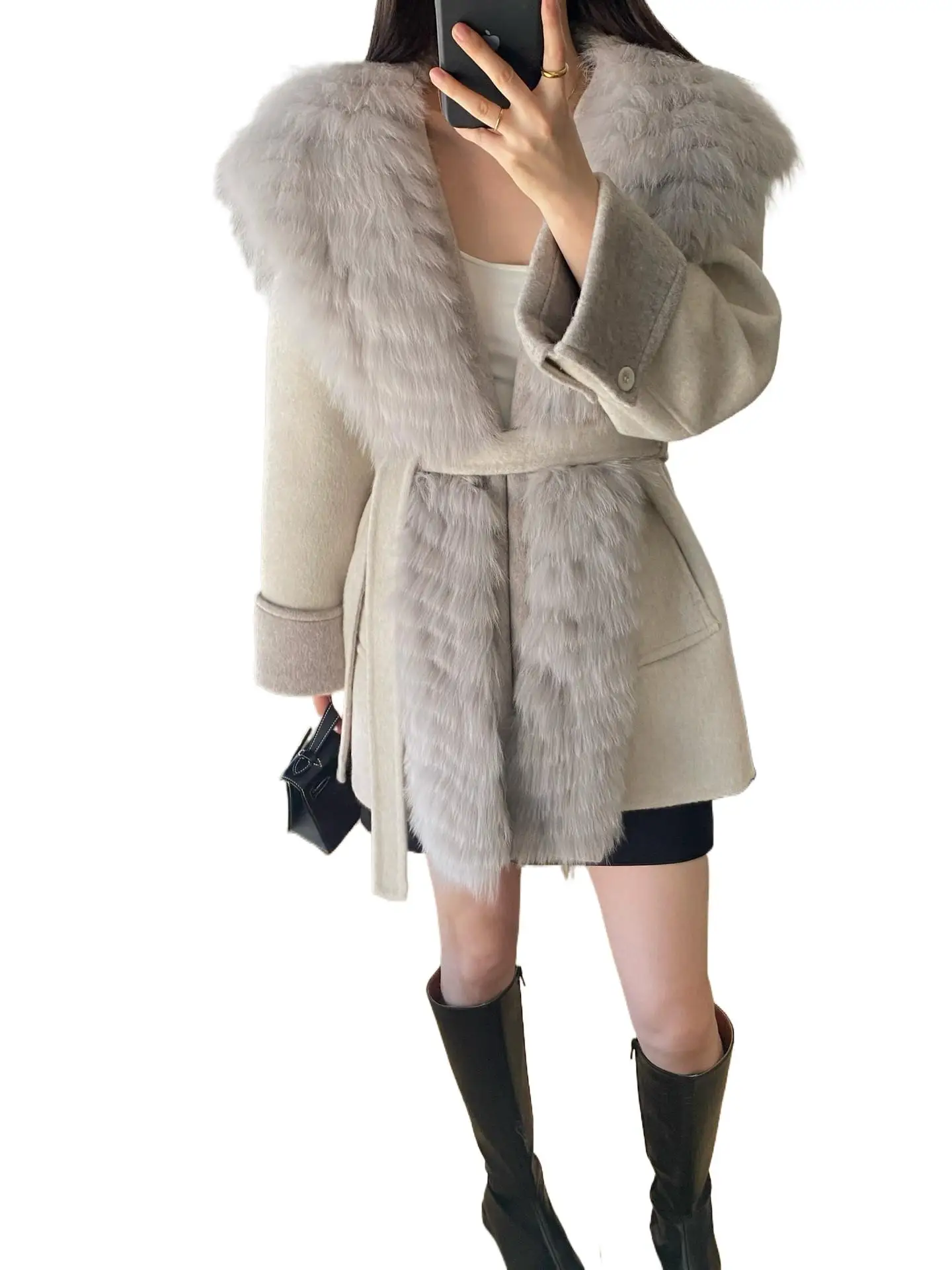 Il nuovo soprabito di lana double face di media lunghezza con cappuccio sul davanti e pelliccia di volpe di Jiuwei Family per l'autunno e l'inverno