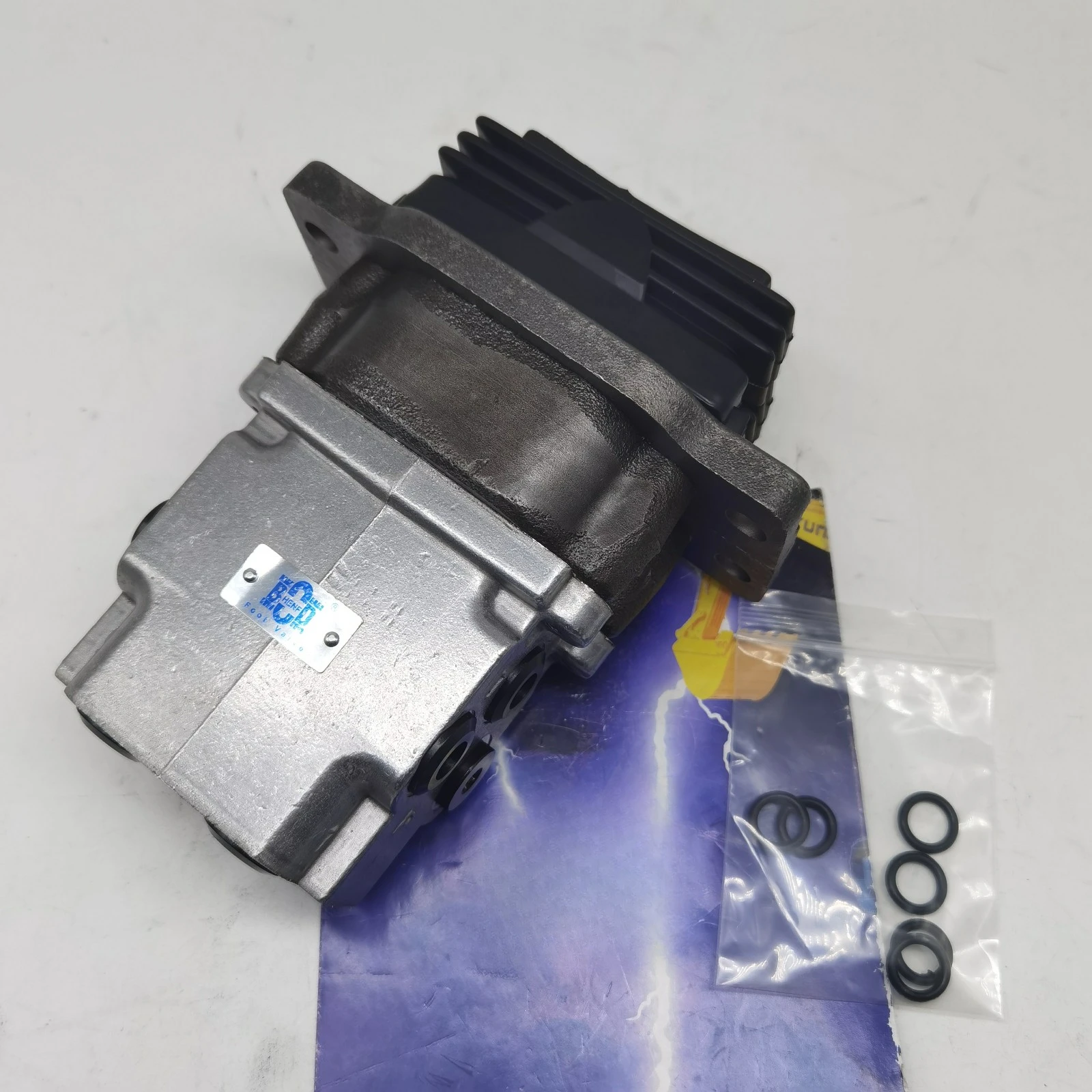 ZX30U ZX35U Excavator Parts Pilot Valve 4467243 Foot Operated Valve 446-7243 4467243