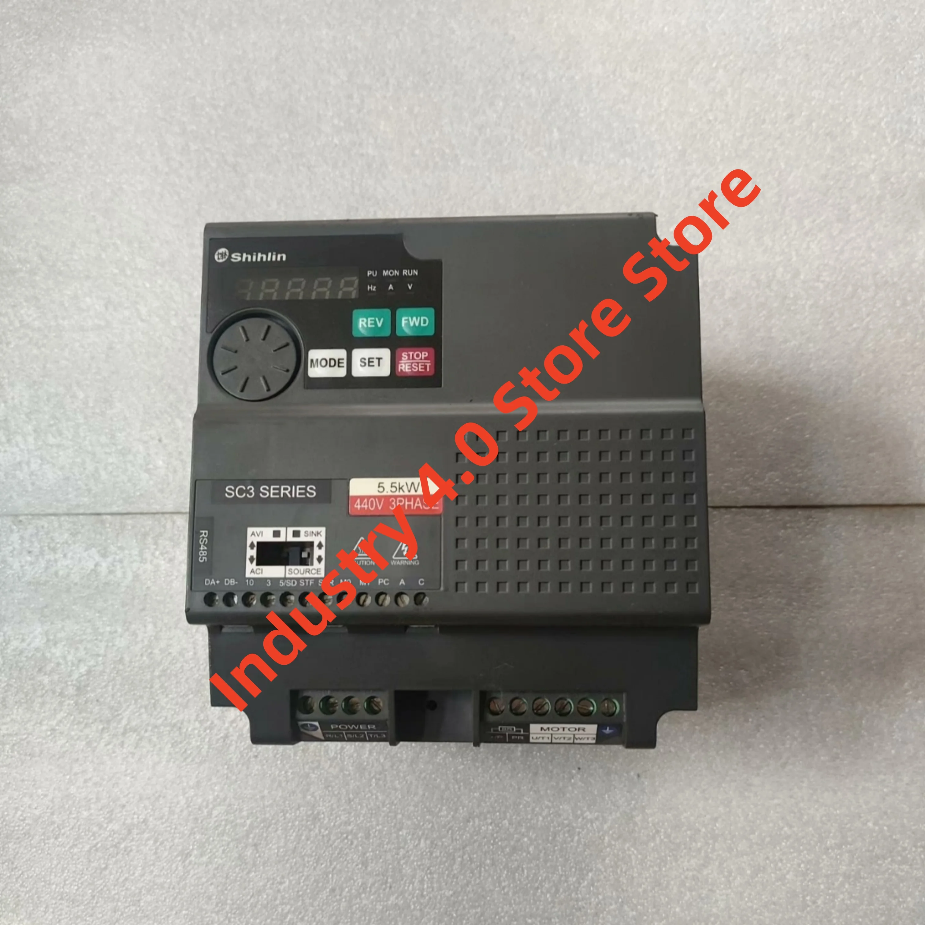 

Совершенно новый трехфазный преобразователь частоты SC3-043-5.5K 380 В.