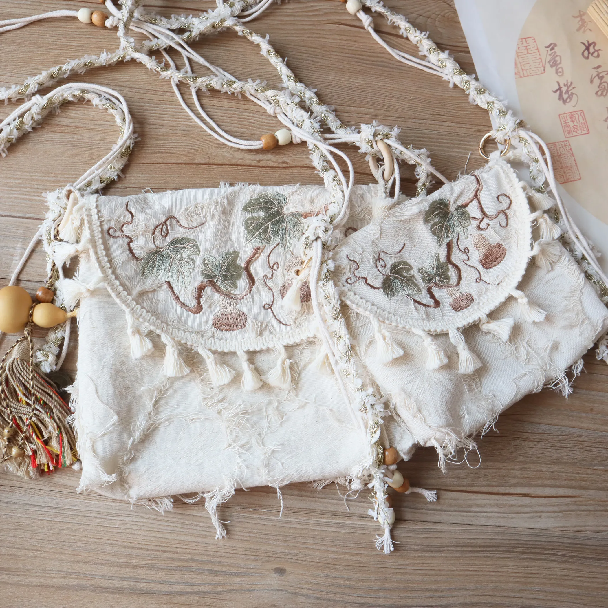 Original Hanfu Embroidered Messenger Bag Gourd Accessories Bag Daily Vacation Style New Chinese Style Literary Parent-child Bags