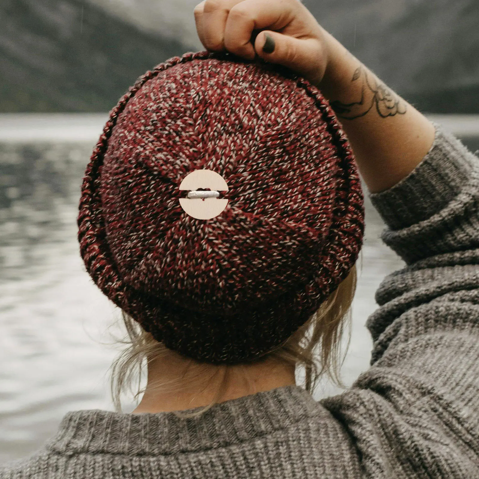 

100Pcs Natural Round Wood Buttons Pom Pom Holder Crochet Hat Button Heart Cutout Removable Beanie Topper Crochet Hat Button