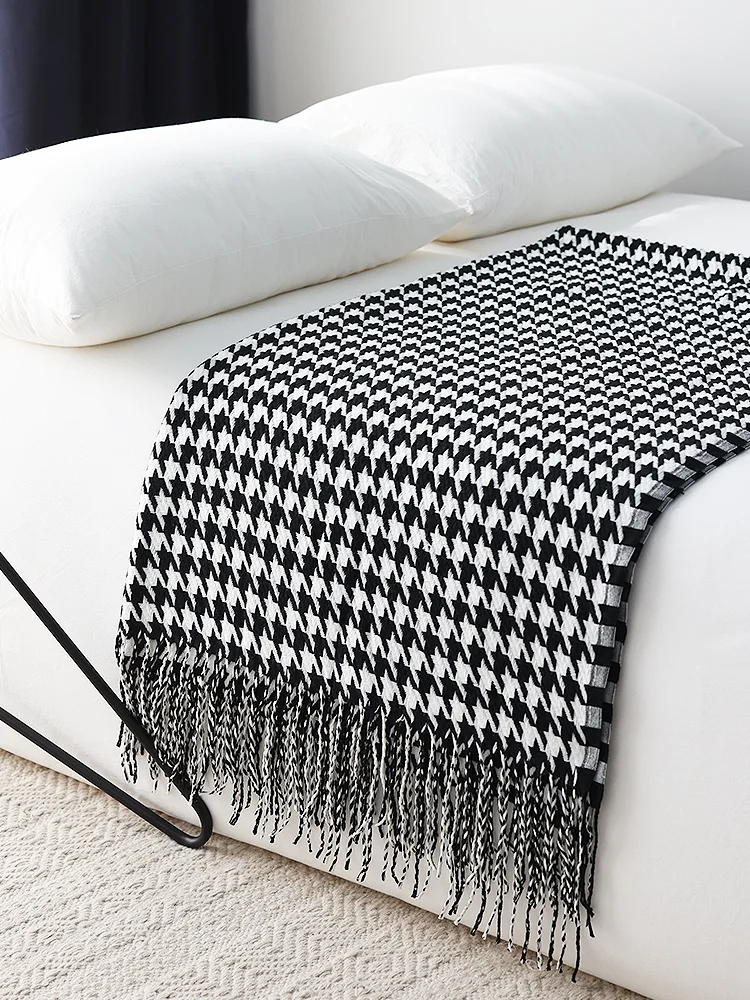 

Nordic Style Black White Plaid Shoulder Wrap Summer Nap Air Conditioner Cover Office Knitted Sofa Decorative Blanket