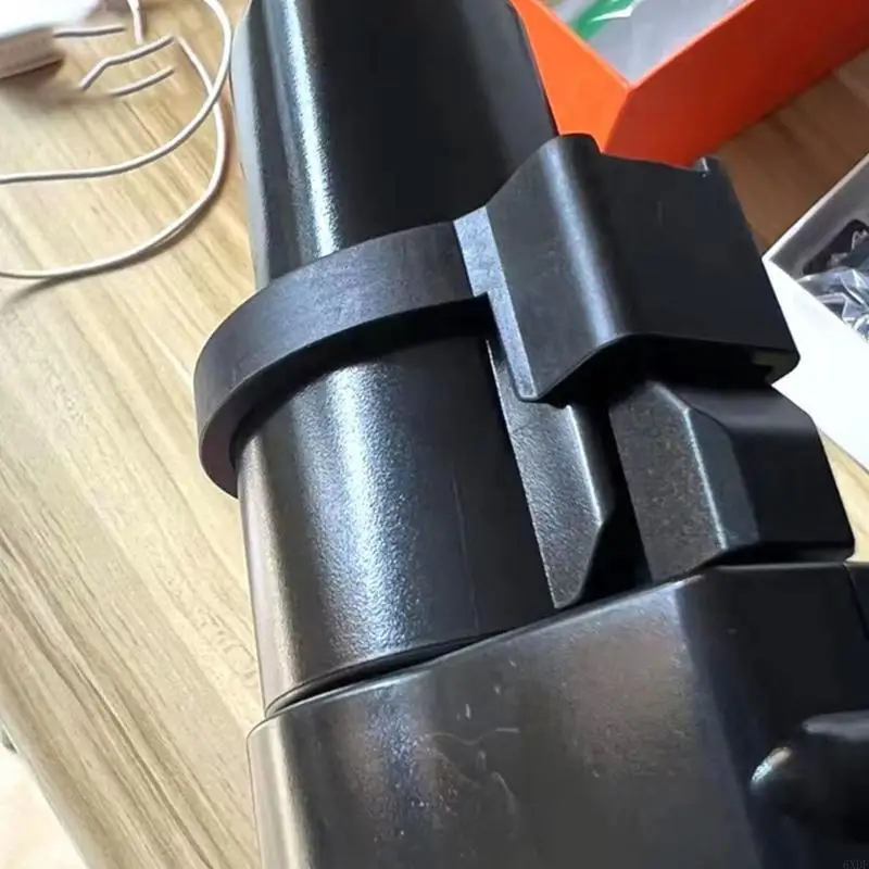 Adaptér pro automobilový bezpečnostní zámek - close-up view