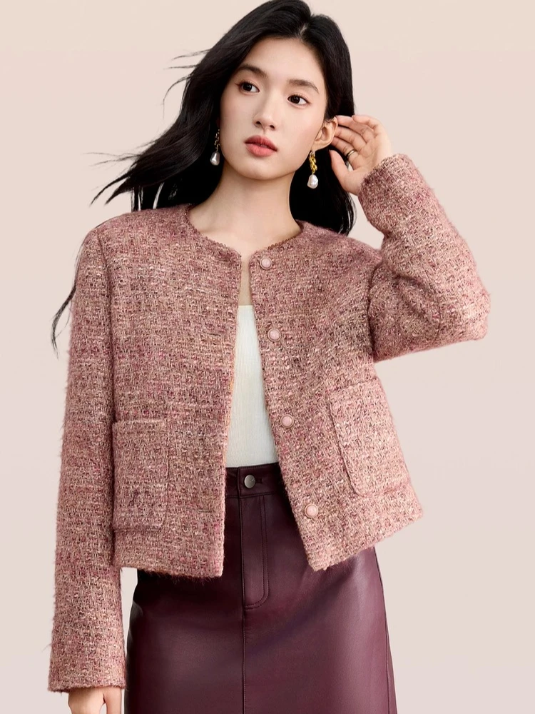 سترة نسائية قصيرة من التويد من SENTUBILA لشتاء 2025 90% بطة بيضاء فضفاضة برقبة دائرية وزر خرز ملابس خارجية أنيقة غير رسمية W54YB3038