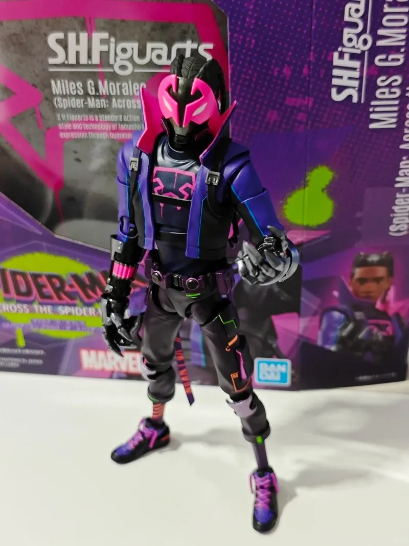 متوفر في المخزون بانداي الأصلي SHFiguarts مايلز G.Morales (الرجل العنكبوت: عبر الآية العنكبوتية) شخصيات الرسوم المتحركة نموذج اللعب هدية