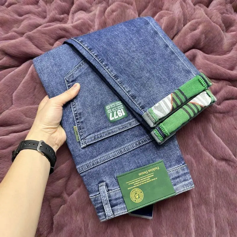 الاتجاه الأصلي الربيع والصيف رقيقة الرجال سليم المناسب مطاطا الراقية السراويل الجينز أقدام صغيرة جديد طويل العلامة التجارية الشارع الشهير السراويل