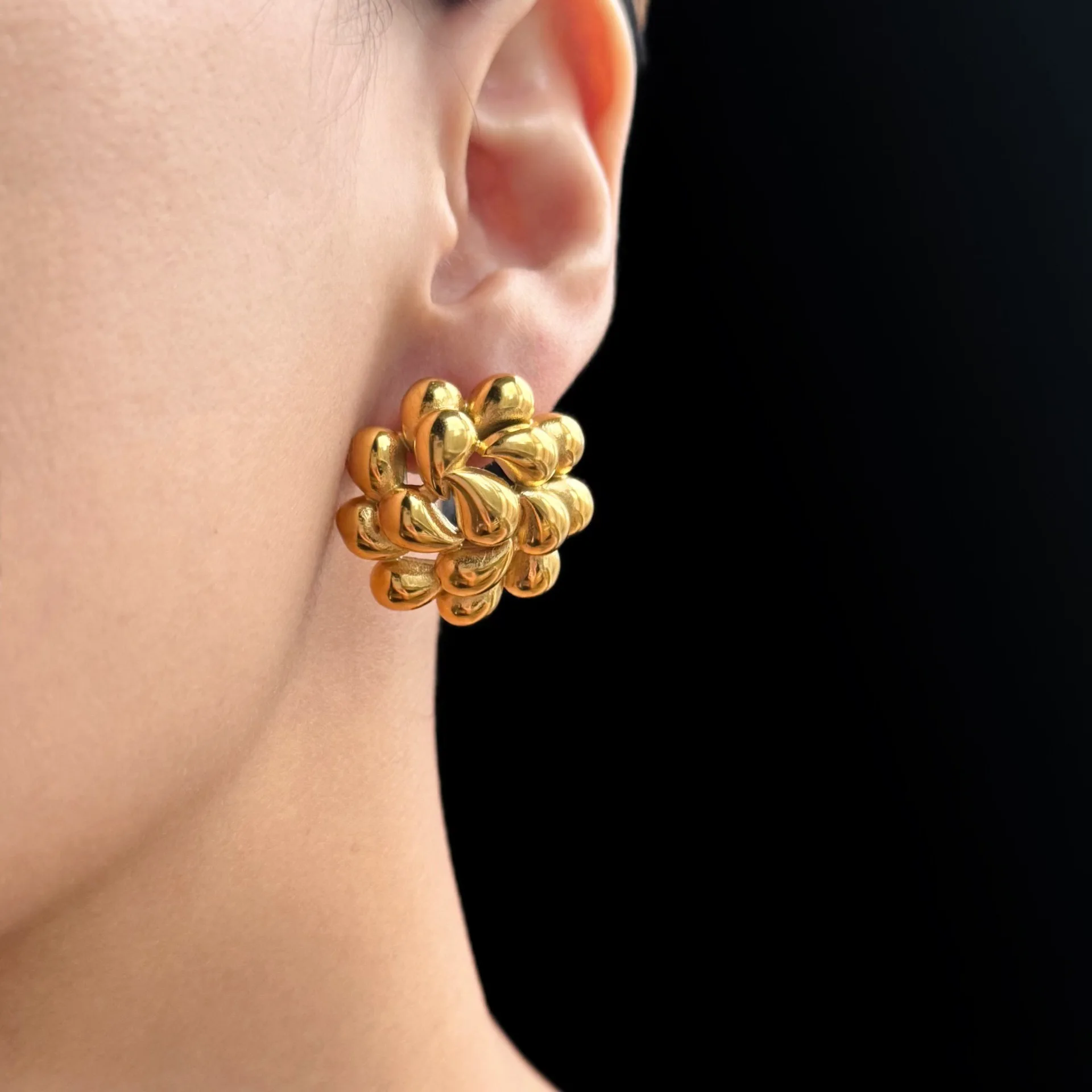

Spin Drop Flower Earrings INS Wind Unique High-Grade Feeling Niche Temperament Flower Jewelry Gift 2024