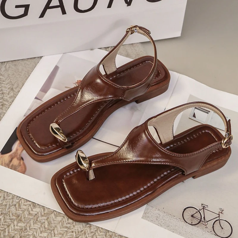 sandalias-femininas-casuais-de-verao-2026-novas-e-sensuais-com-bico-aberto-decoracoes-metalicas-luxuosas-confortaveis-bico-redondo-e-fivela-tamanho-43