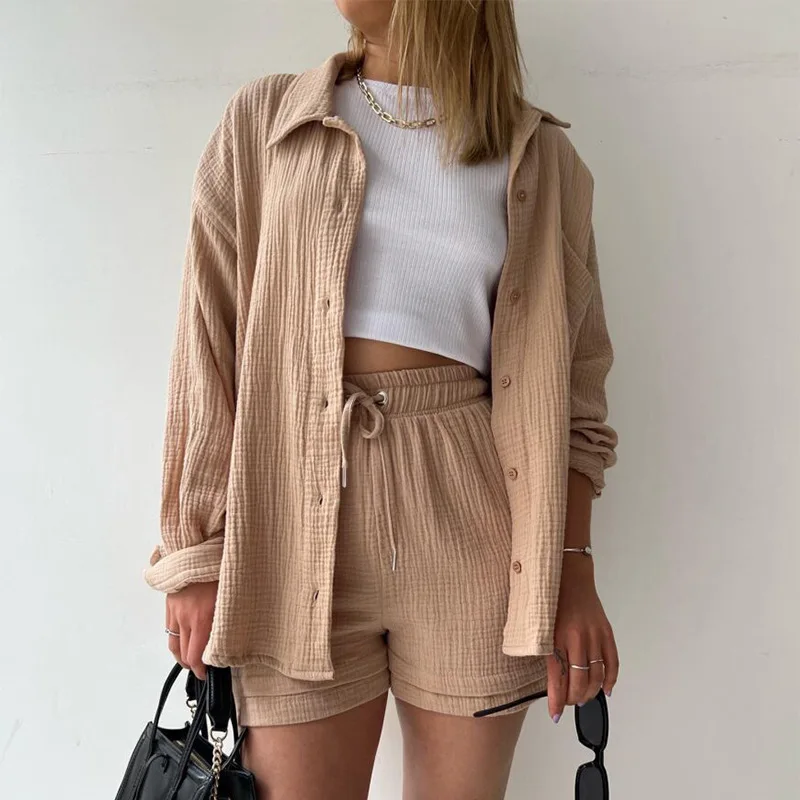 Women\'s wrinkled fabric lapel long sleeved shirt, high waisted drawstring shorts, fashionable and casual two-piece shirt set