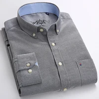 Camisa de trabajo Oxford de manga larga a la moda para hombre, camisas informales con botones y un solo bolsillo tipo parche, diseño Simple, bordado, ajuste Regular