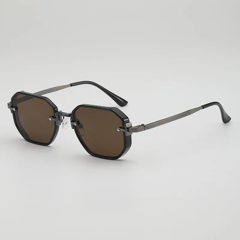 

Oversized Retro Punk Sunglasses for men Business Stylish Travel Driving UV400 Protection Plastic Eye-Protecting Sunglasses