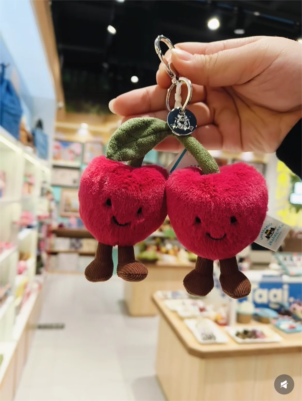 

Новинка 2026 года, брелок с вишней и котом, кулон, милый аксессуар для куклы для девочек и женщин, праздничные подарки, успокаивающий подарок с эмоциями