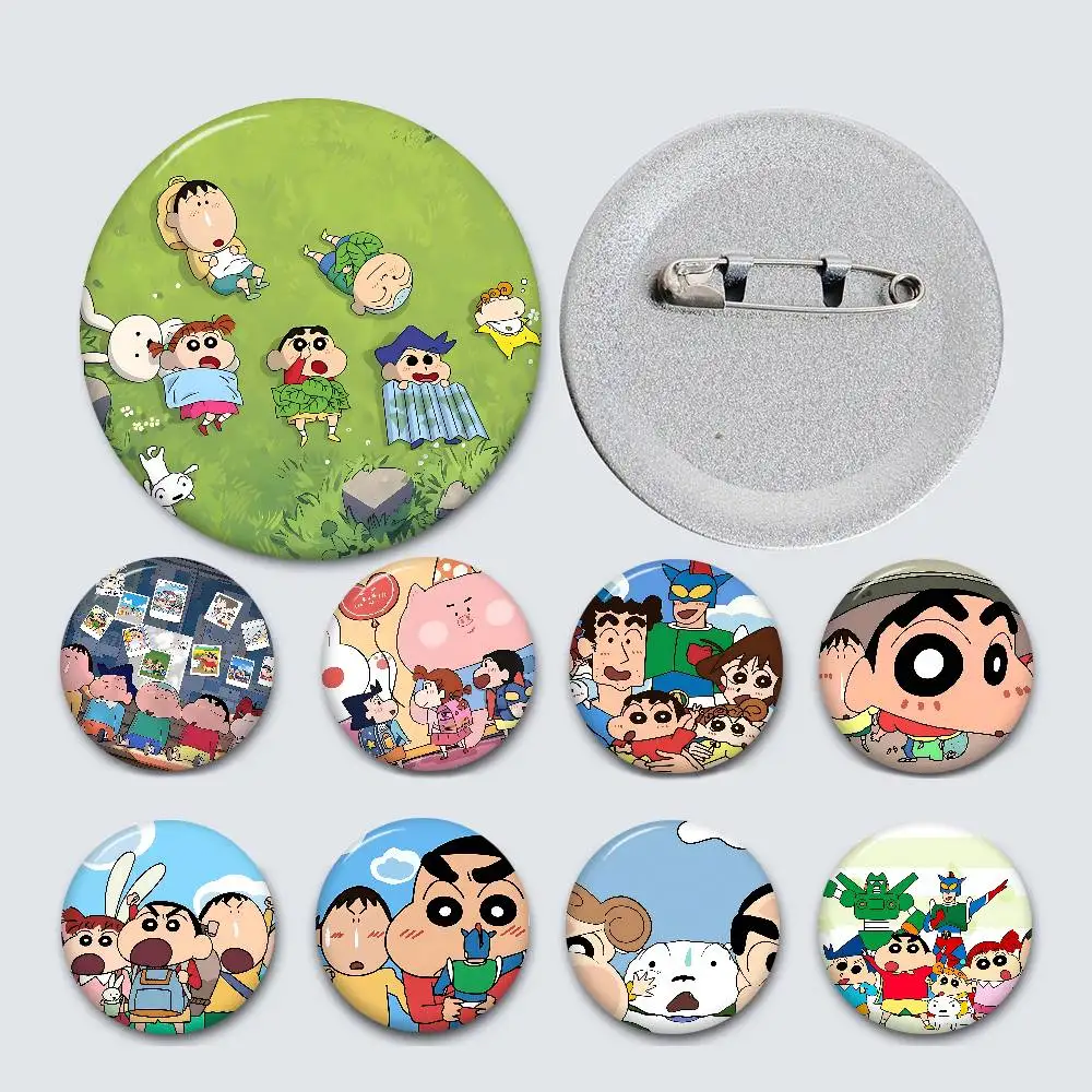 Crayon Shin-Chan Soft Button Pin Runde Metallabzeichen Anstecknadel Teile Geschenk Freunde Kind Schmuck