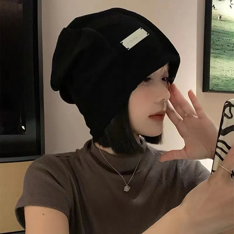 Berretto slouchy largo in cotone tinta unita Cappello da donna con etichetta in metallo moda Primavera Autunno Berretto pullover hip-hop coreano per ragazze ﻿