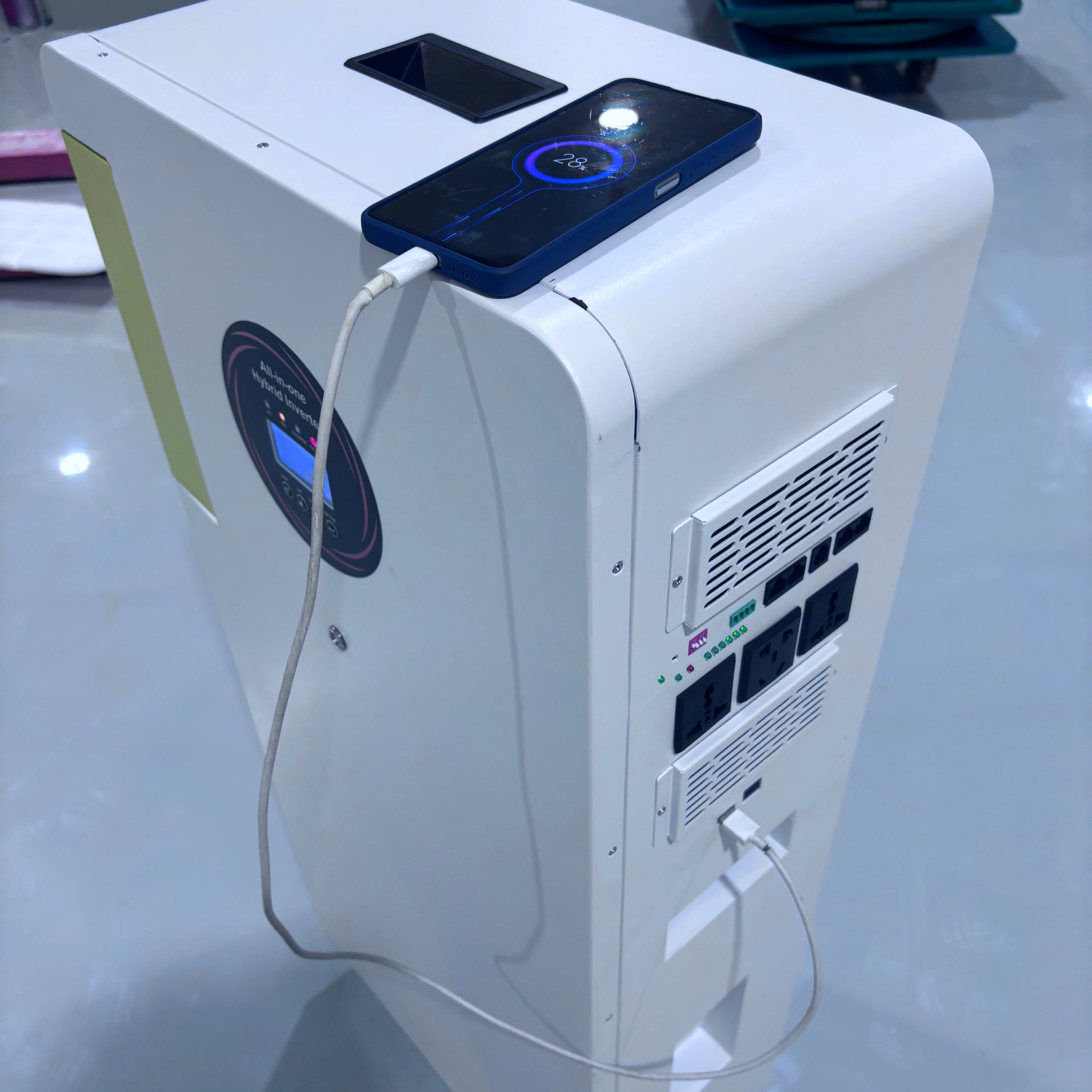 Alishine Hot Sale Inverter AC 220V 3.6kw Hybrid Solar Inverter with Circuit Breaker for Solar Inverter Off-Grid Appliances