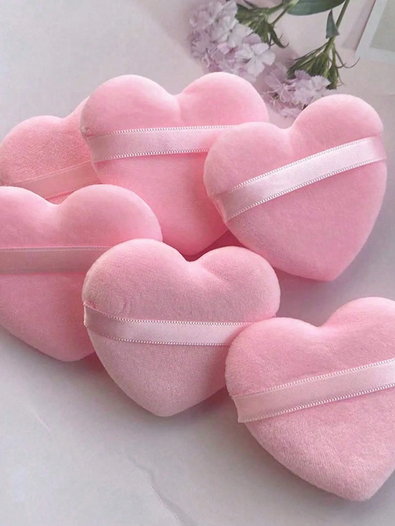 8 pieces Heart-shaped velvet love puff, designed for contouring, eyes and eye area for fine powder application.