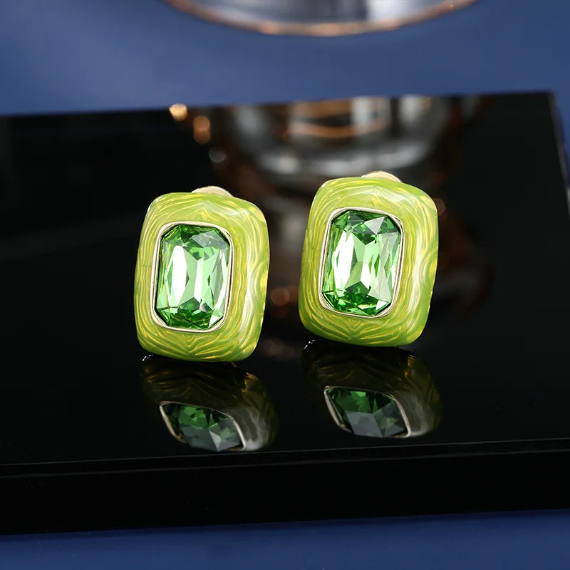 2025 new Earrings with a sense of design and craftsmanship, square, simple and fashionable stud earrings