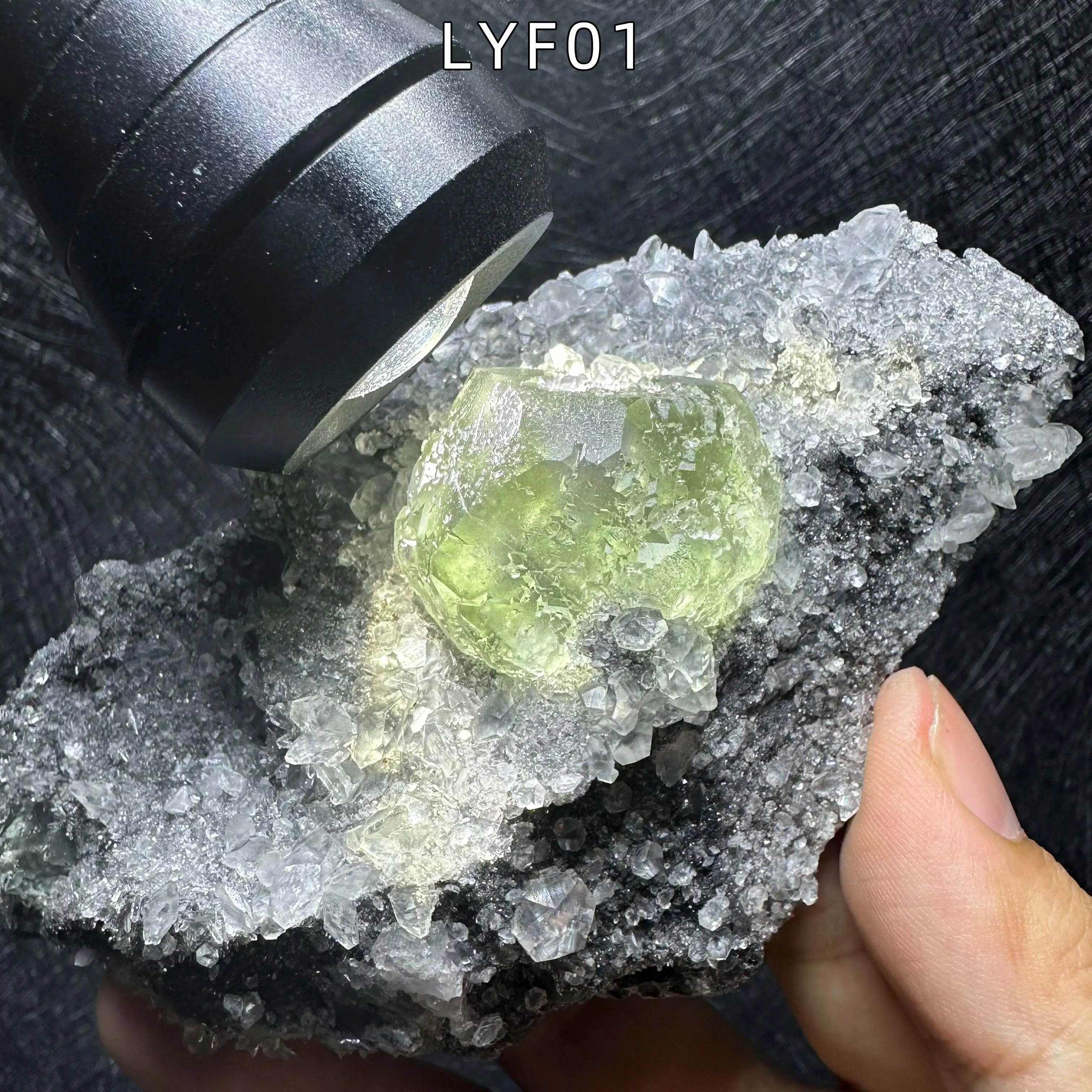 Natural fujian green fluorite calcite symbiotic blue heart stepped fluorite is translucent Crystal mineral specimen ornaments