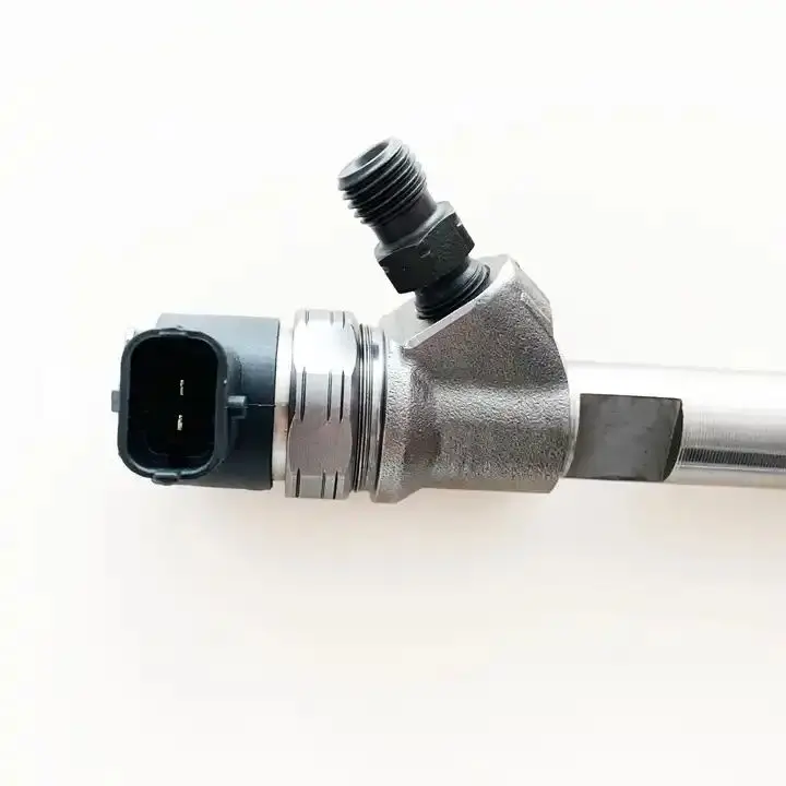 Common Rail Disesl Injector 0445110390 the Valve assembly F00VC01368 fuel oli nozzle DLLA145P2183