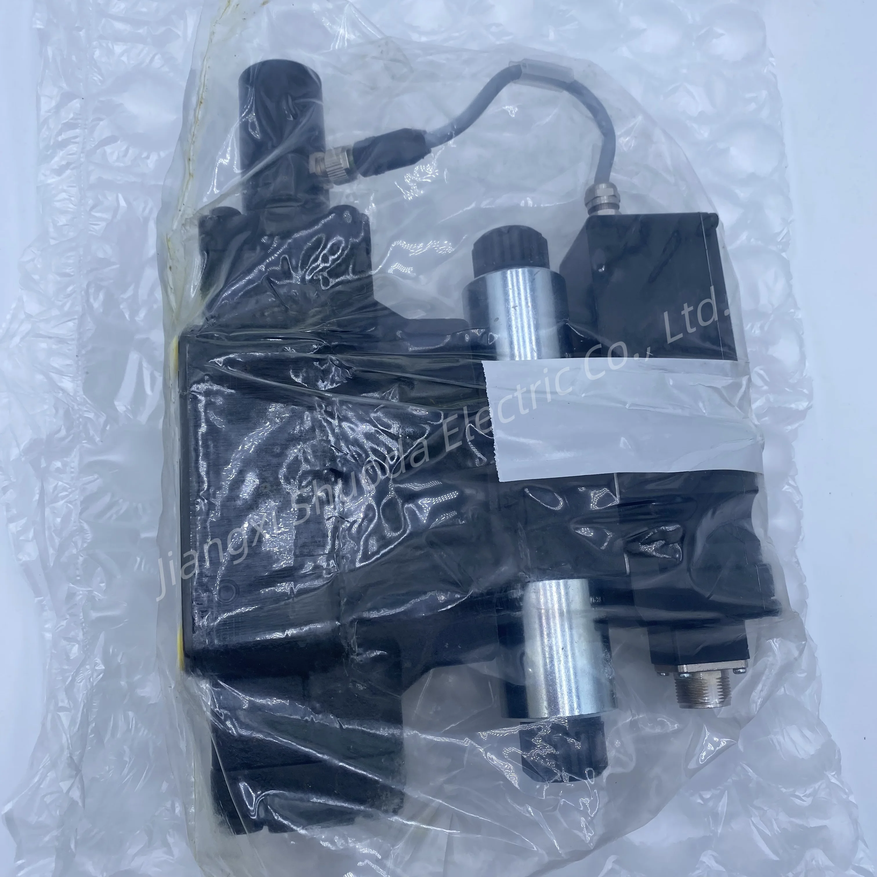 PARKERs D1FBE32CC0NK7019C16 Proportional Directional Control Valve One Year Warranty