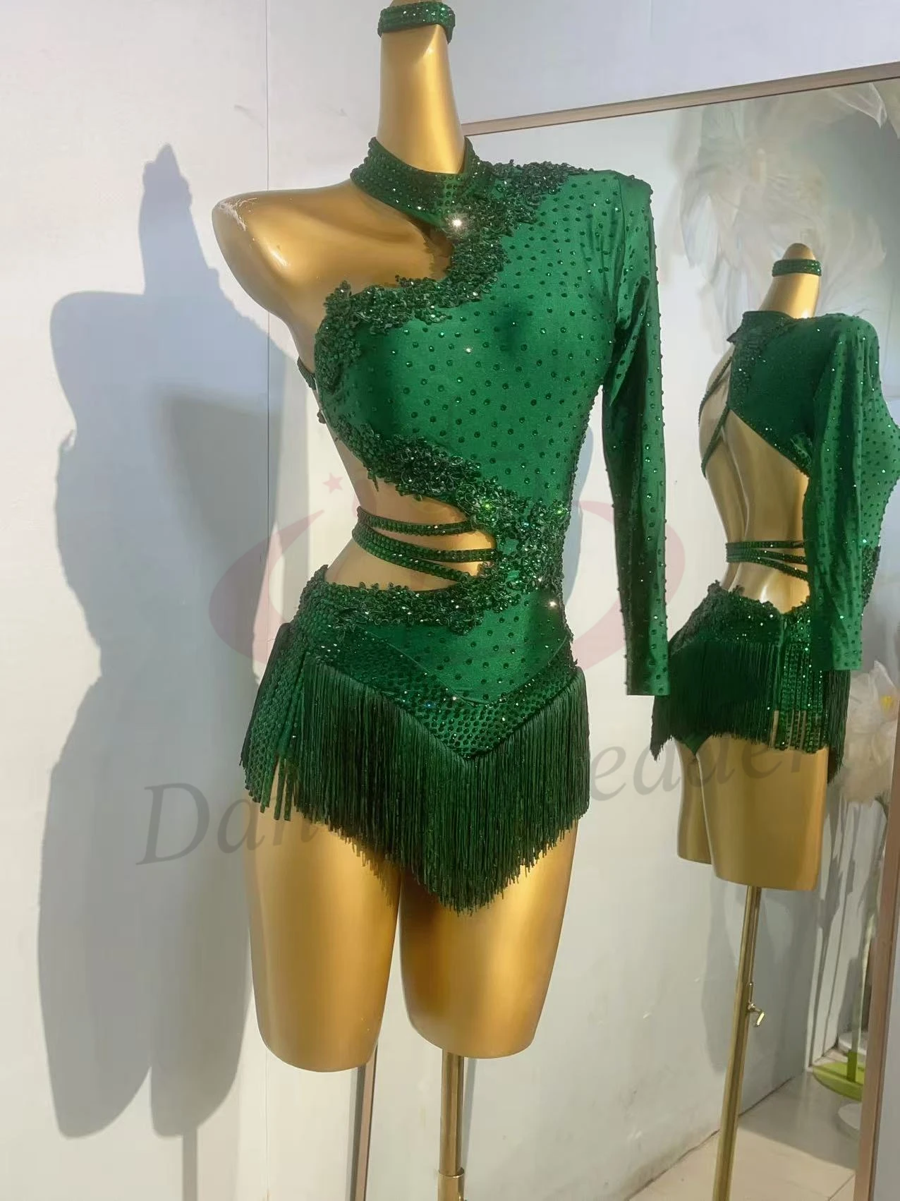 Gonna da ballo latino da donna di fascia alta personalizzata verde slim fit con frange piccole, abito con strass con prestazioni di Samba
