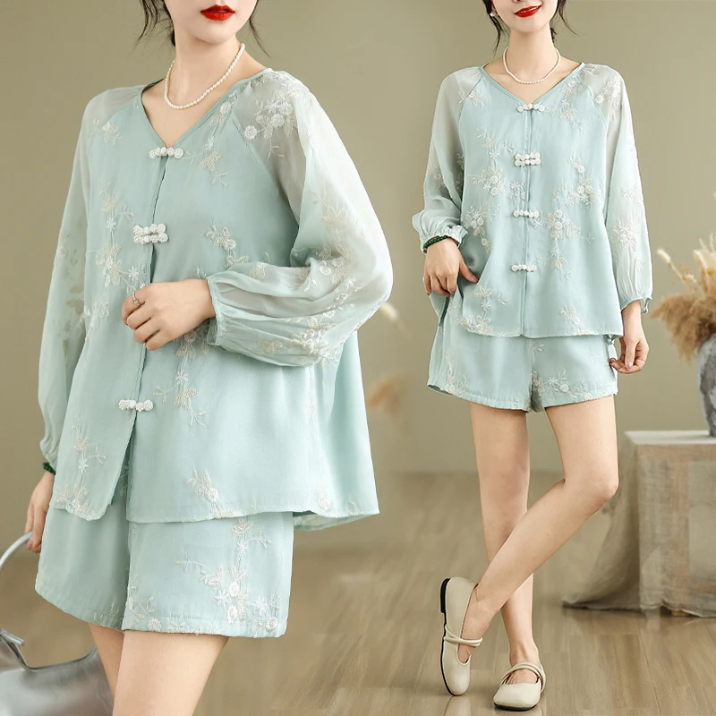 

Женский летний комплект из двух предметов: хлопковая рубашка большого размера с вышивкой и шорты. Новинка, свободный крой, художественный стиль, для повседневной носки.