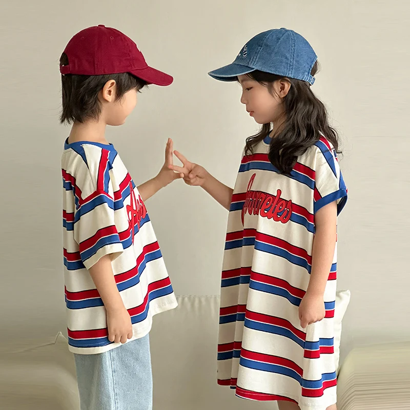 Conjunto de ropa elegante a rayas de verano para niño y niña