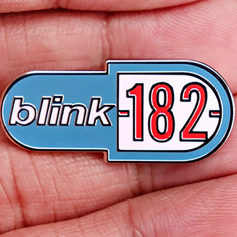 Blink 182 Rockband-Brosche, Alphabet-Symbol, Metallabzeichen, kreative minimalistische Emaille-Anstecknadeln, Band-Enthusiasten-Logo-Anstecknadel, Schmuckornament
