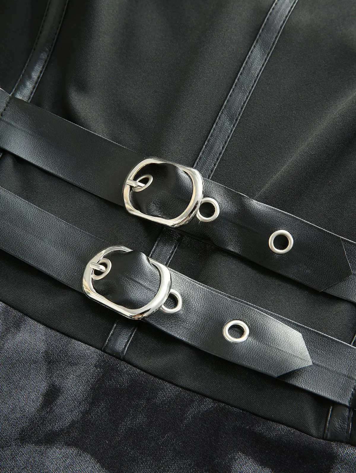 Sukienki na ramiączkach ROSEGAL Plus Size z kwiatowym nadrukiem, ozdobione ćwiekami, łańcuszkami i klamrami, elegancka moda damska, letnia sukienka codzienna.