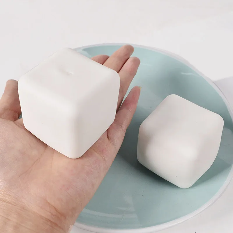 かわいい豆腐ストレスボール感覚玩具ストレス解消フィジェット玩具スクイーズドウボールギフトピンチスローリバウンドスクイーズトイホワイト