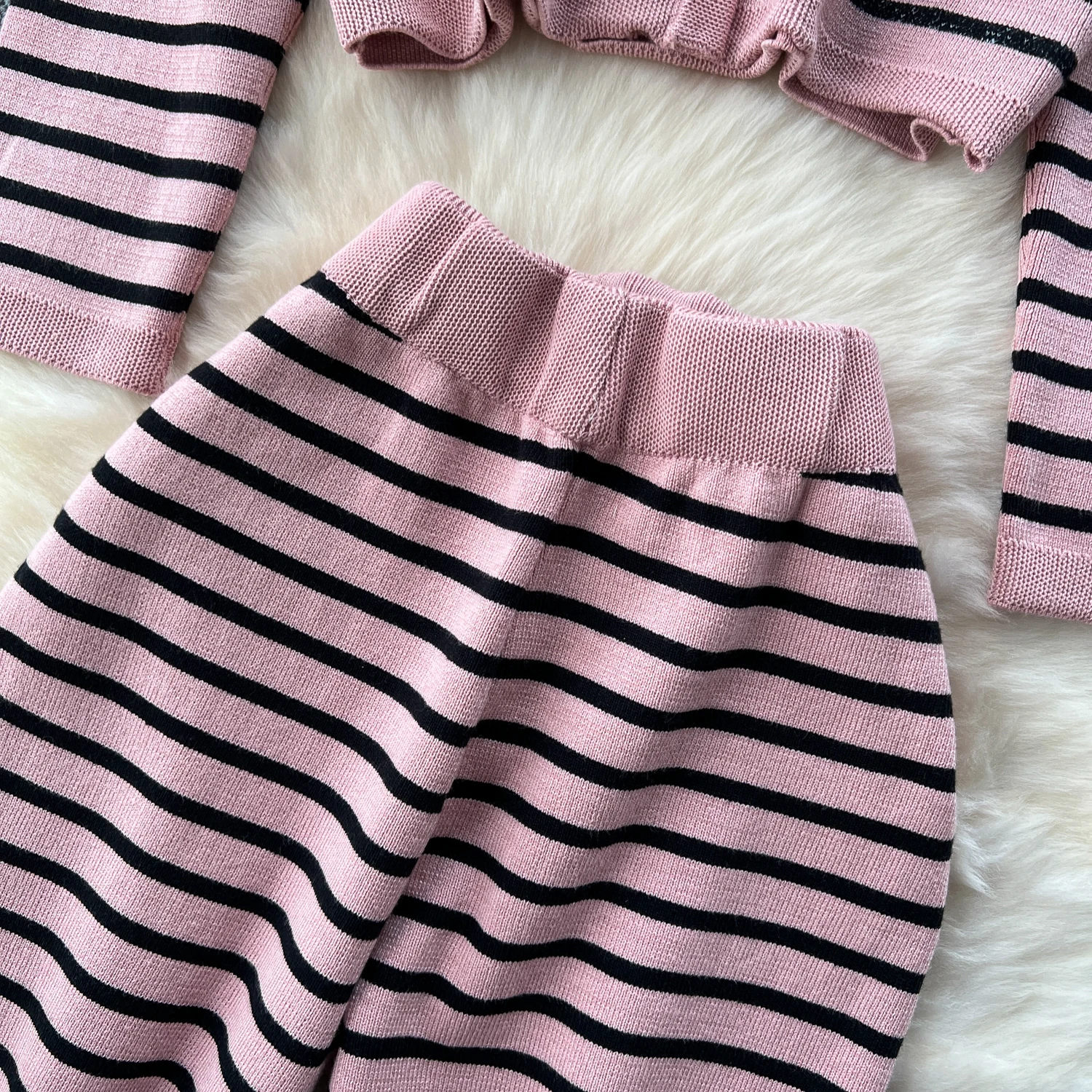 REALEFT Autumn Winter 2 Pieces Striped Women\'s Sets Knitting Tracksuit O-Neck Cardigan Sweater and Wide Leg Pants Suits 2024