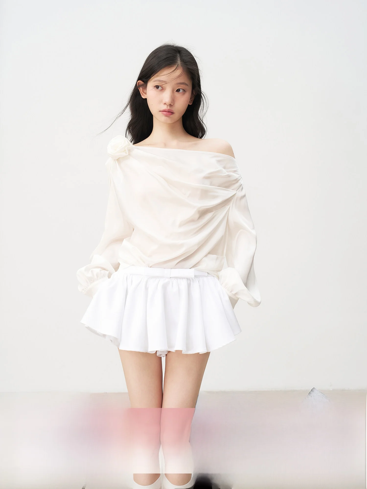 

White Acetate Satin Long Sve One oulder Top Women's Winter Rose Embellied Base irt Cute Sle Stand Fit T-irt